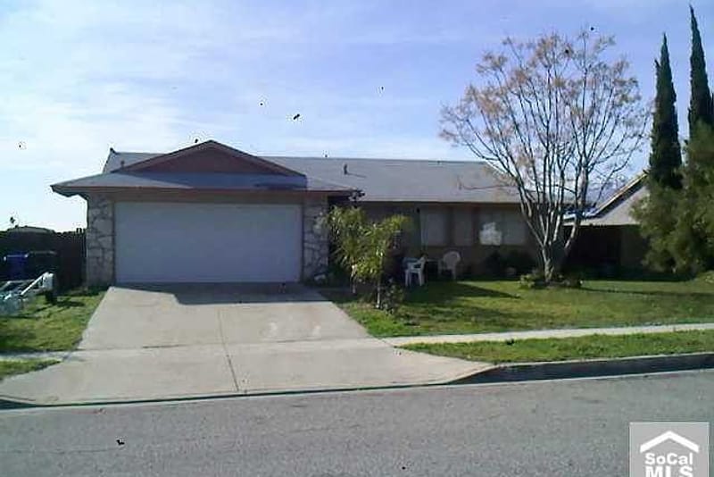 7384 Palmetto Ave, Fontana, CA 92336 - for rent, exterior photo from the property's public Zillow page